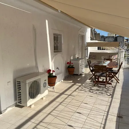 Dina's Top-floor Apartment *