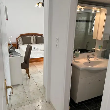 Dina's Top-floor Apartment Athens