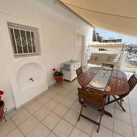 Dina's Top-floor Apartment *