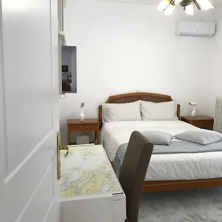 Dina's Top-floor Apartment *