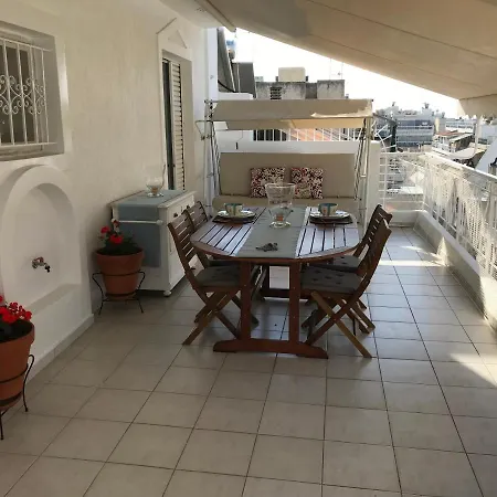 Dina's Top-floor Apartment *